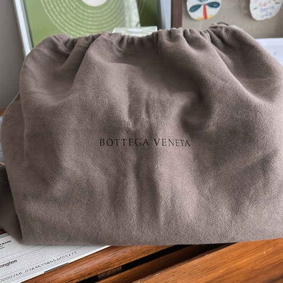 Bottega Veneta Intrecciato Maggiore Tote - Picture 15 of 15